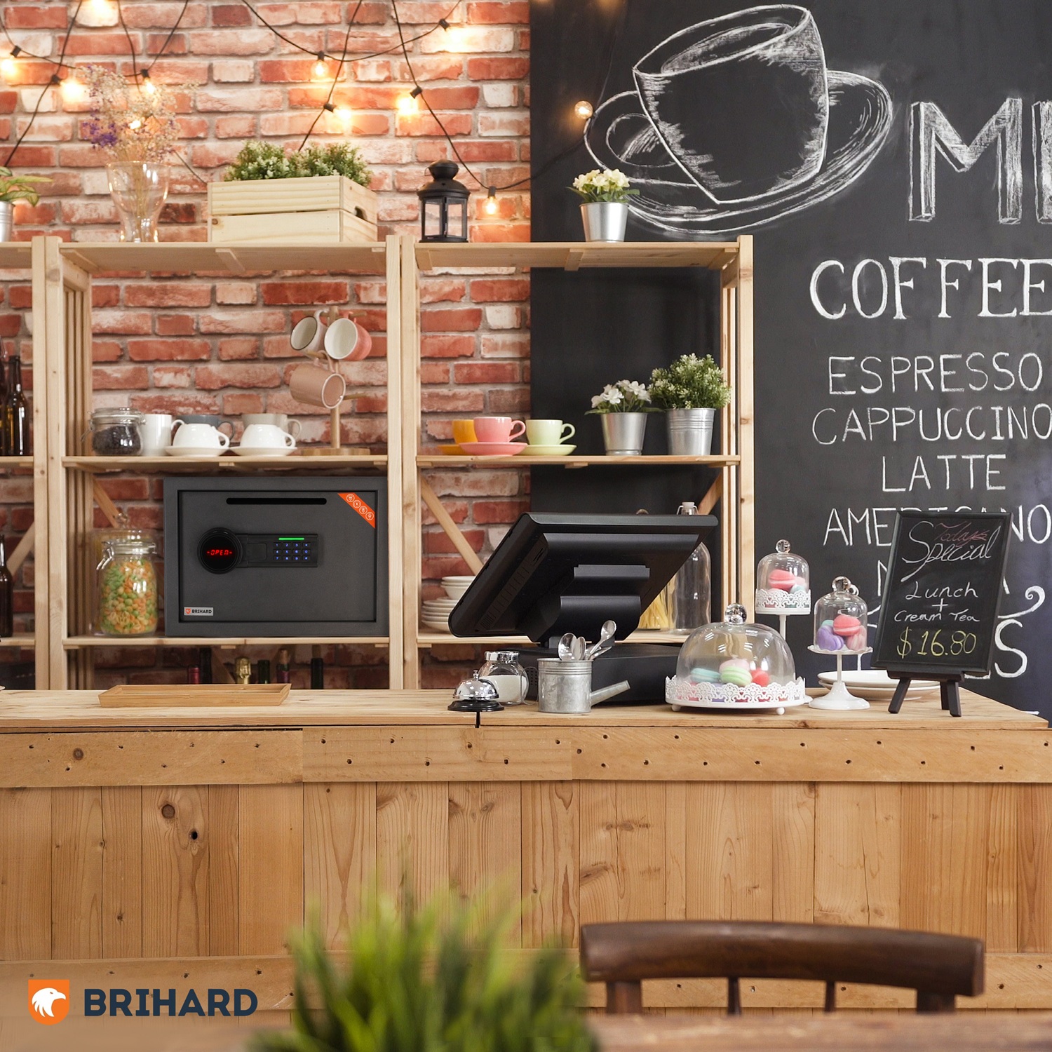 Sejf depozytowy Brihard w miejscu pracy