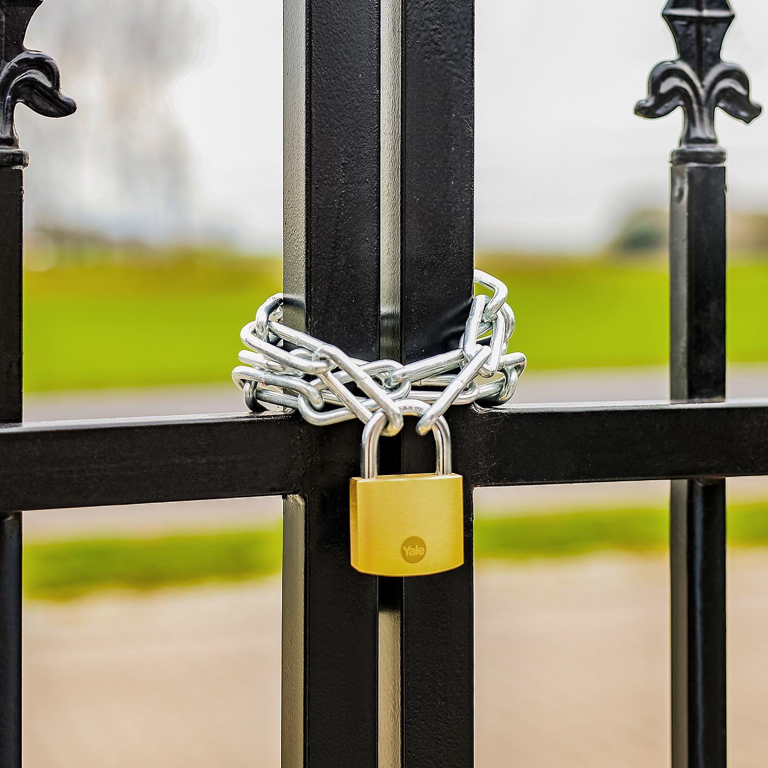 Przykład wykorzystania kłódki garażowej o szerokości 40mm Yale Y110B/40/122/1